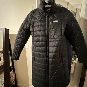 Patagonia fitted black puffer jacket, Size XS